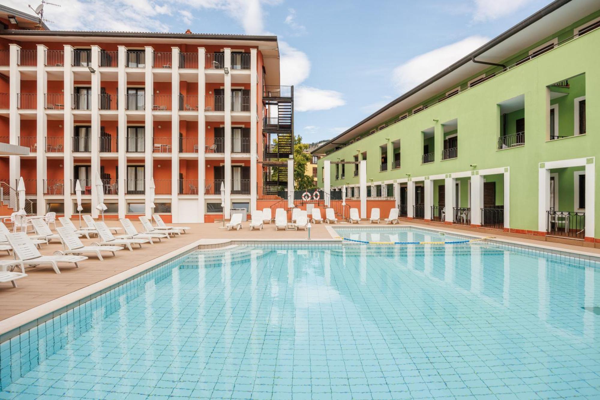 Club Hotel E Residence La Vela توربولي المظهر الخارجي الصورة